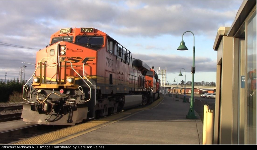 BNSF 7837 leads manifest